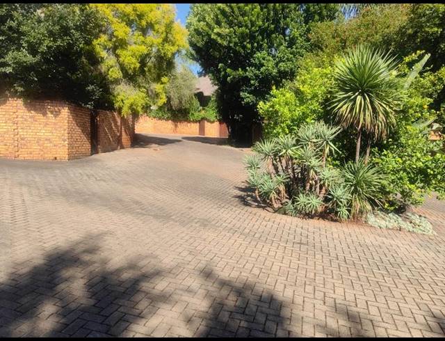 4 BEDROOM PROPERTY TO RENT IN FAERIE GLEN